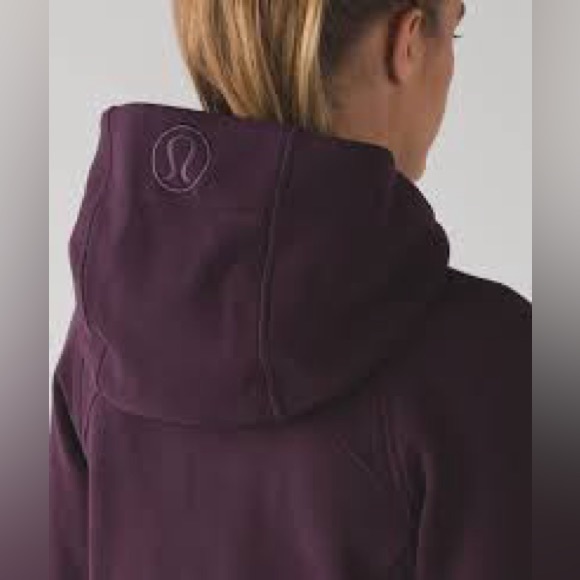 SOLD ❤️ Lululemon Black Cherry Scuba Hoodie 8/M - Picture 4 of 12